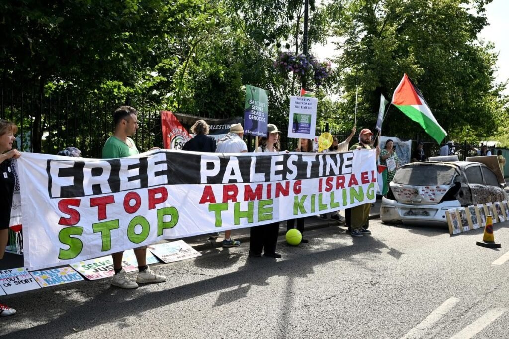 Isreal continues bombardment amidst white house talk on ceasefire.