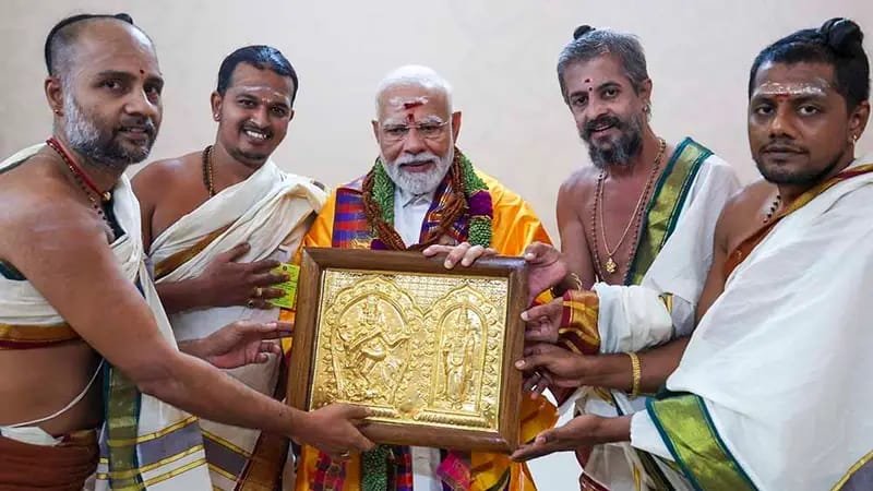 Prime Minister Narendra Modi unveil statues for the iconic Tamil Kings