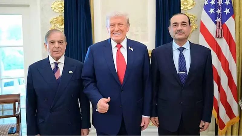 Pakistan Prime Minister, Army Chief Hold Talks with Trump at White House